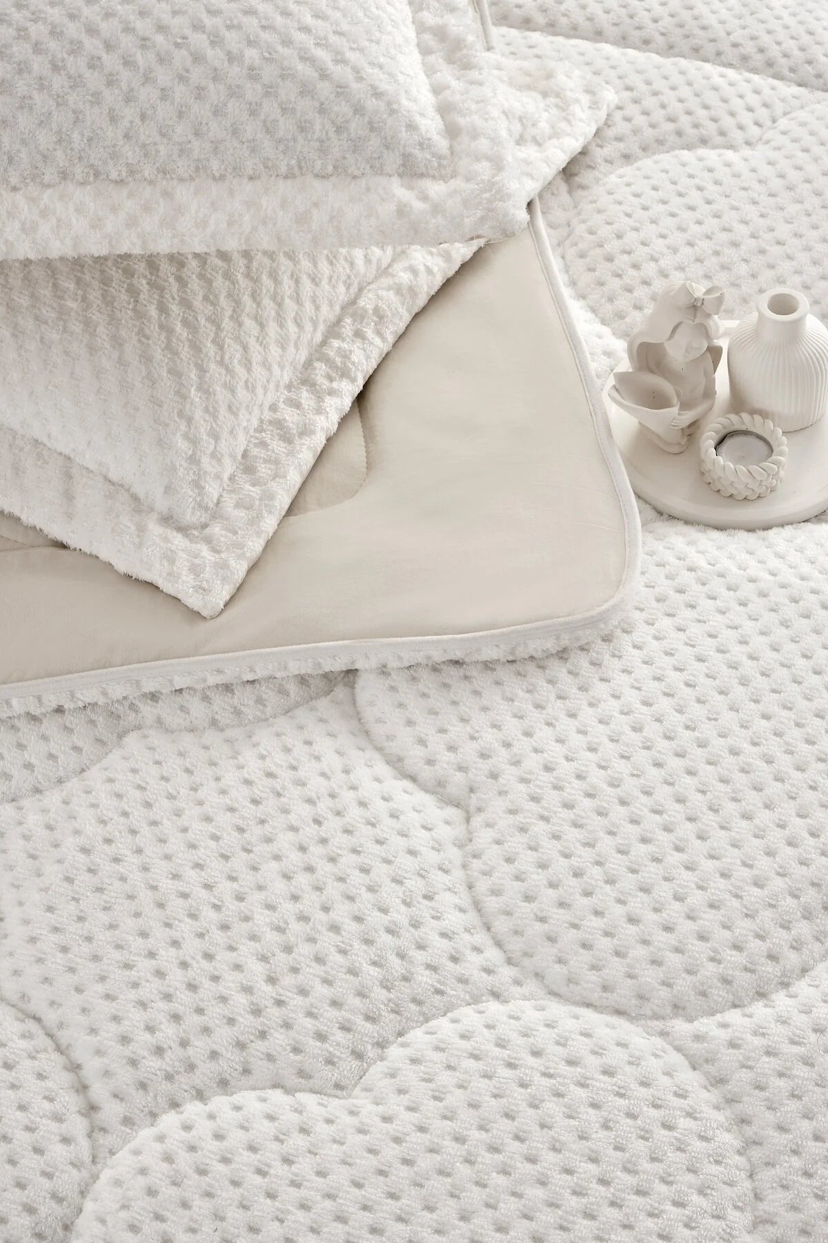 Beyaz Ultra Soft Çift Kişilik Yorgan Yastık Kılıflı