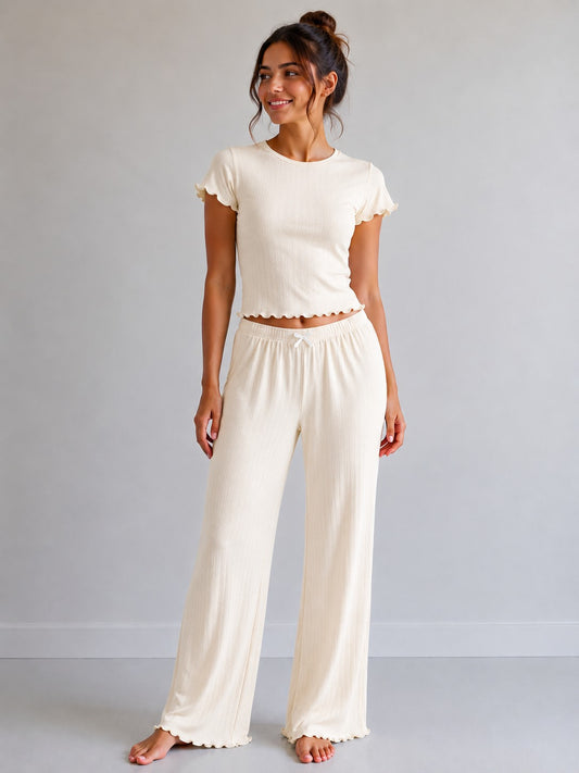 Ekru Kadın %60 Bambu %40 Cotton Likralı Fırfır Detaylı Pijama Takımı İspanyol Paça Rahat Kalıp Şort + Toka 4'Lü Set