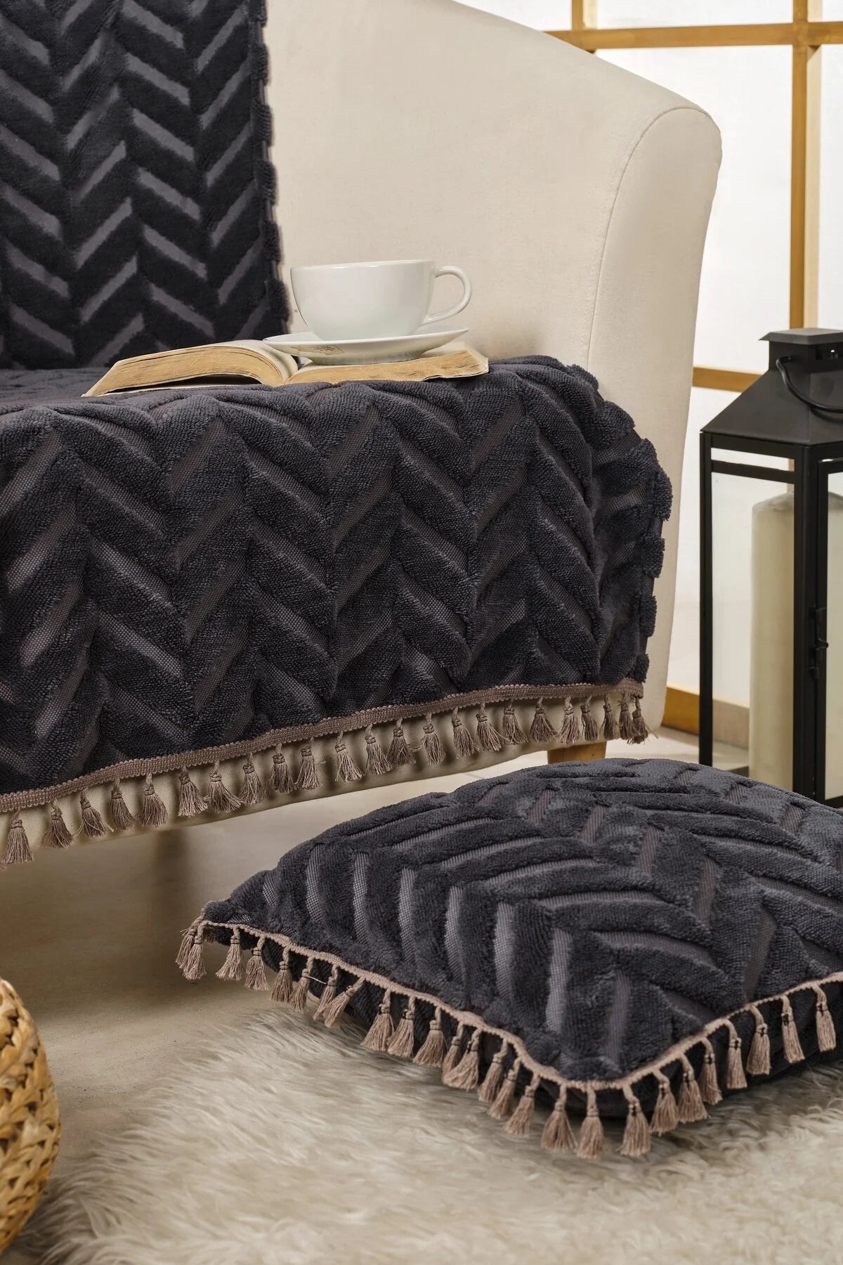 Antrasit Üçlü Püsküllü Bohem Koltuk Örtüsü - Şönil Dokulu Kaymaz Koltuk Şalı - Modern Chevron Desenli Örtü (Kopya)