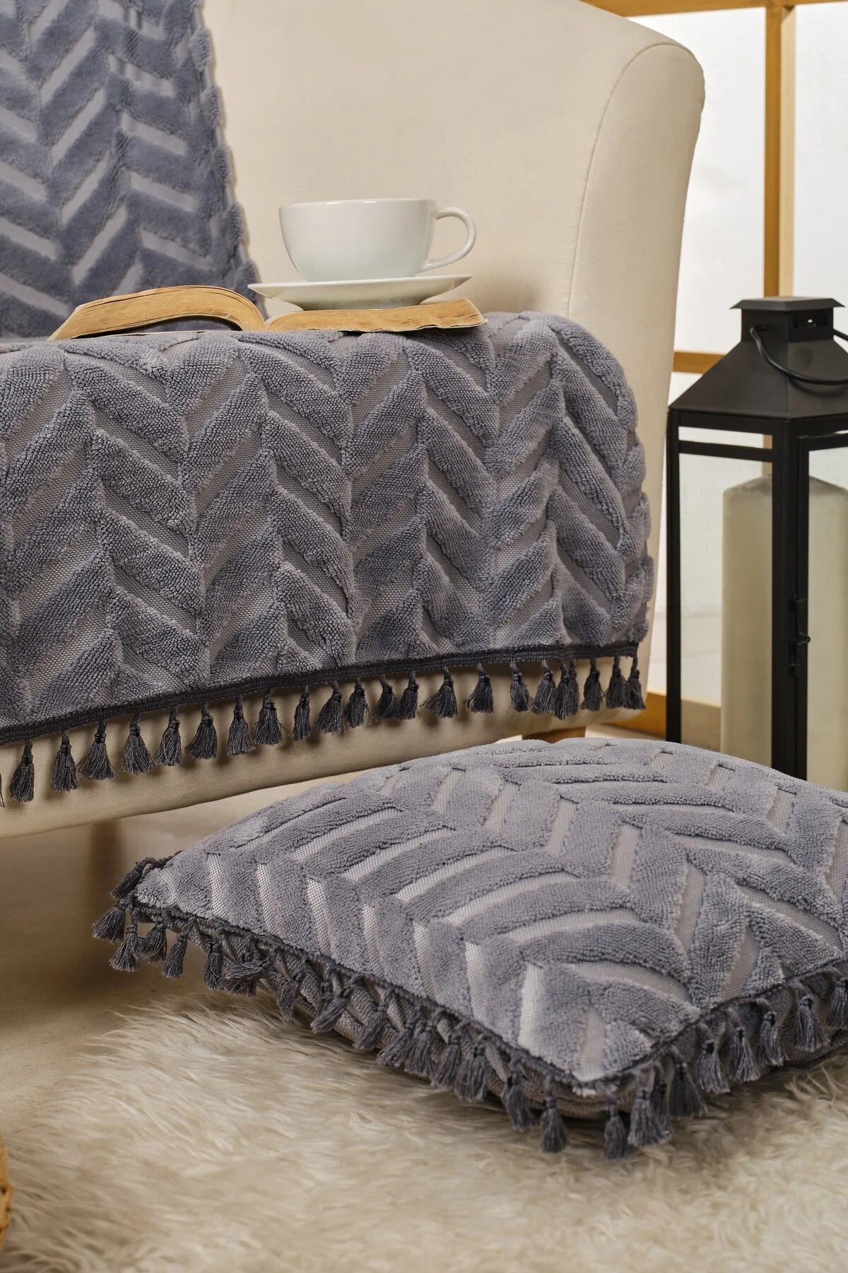 Gri Üçlü Püsküllü Bohem Koltuk Örtüsü - Şönil Dokulu Kaymaz Koltuk Şalı - Modern Chevron Desenli Örtü